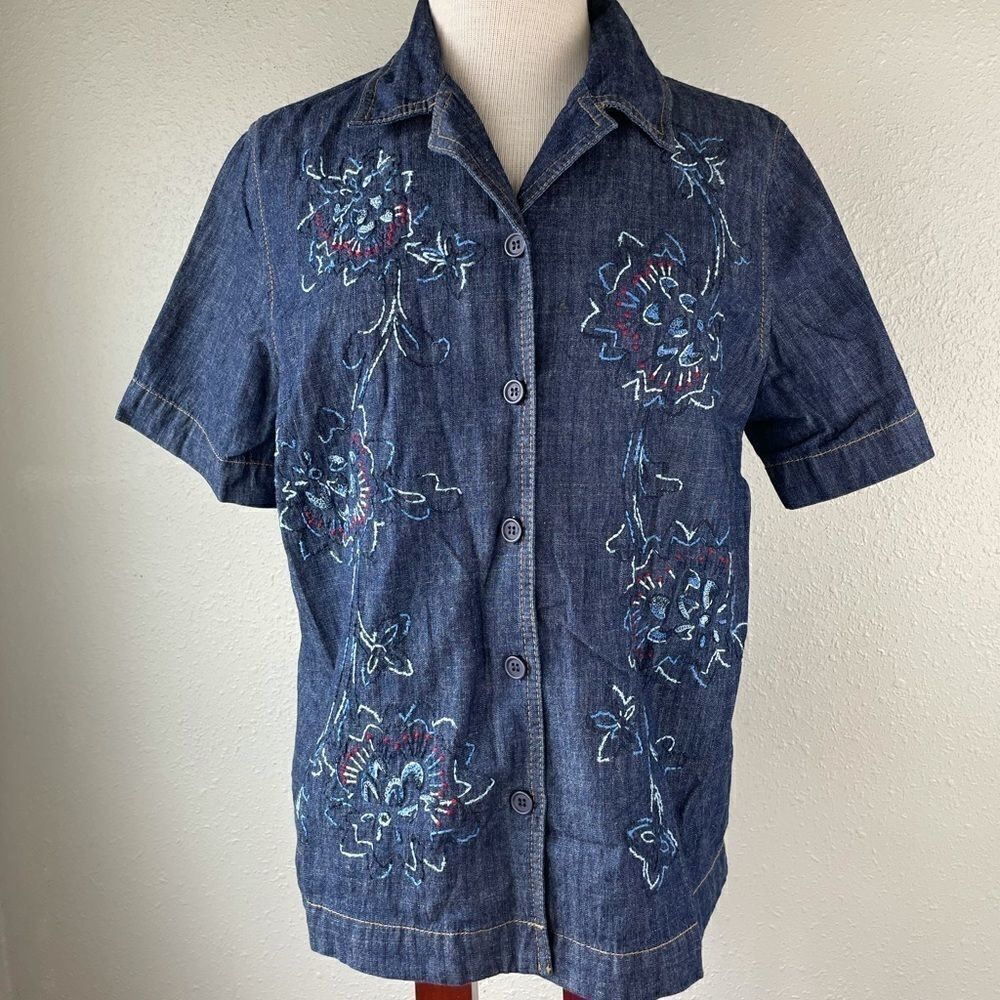 City Blues Denim Button Down Shirt Size M EUC